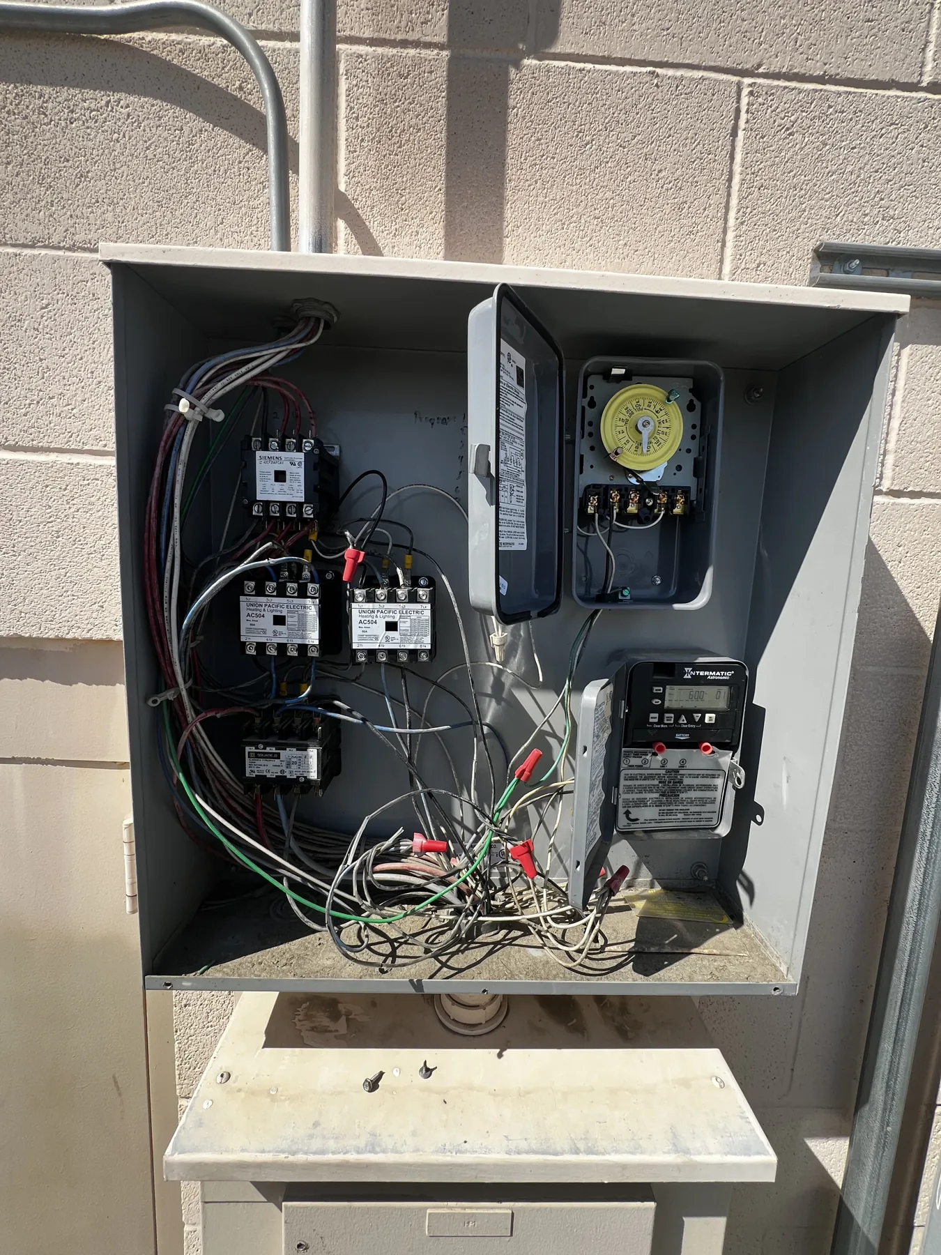 La Quinta light pole timer troubleshooting by Power On Solutions